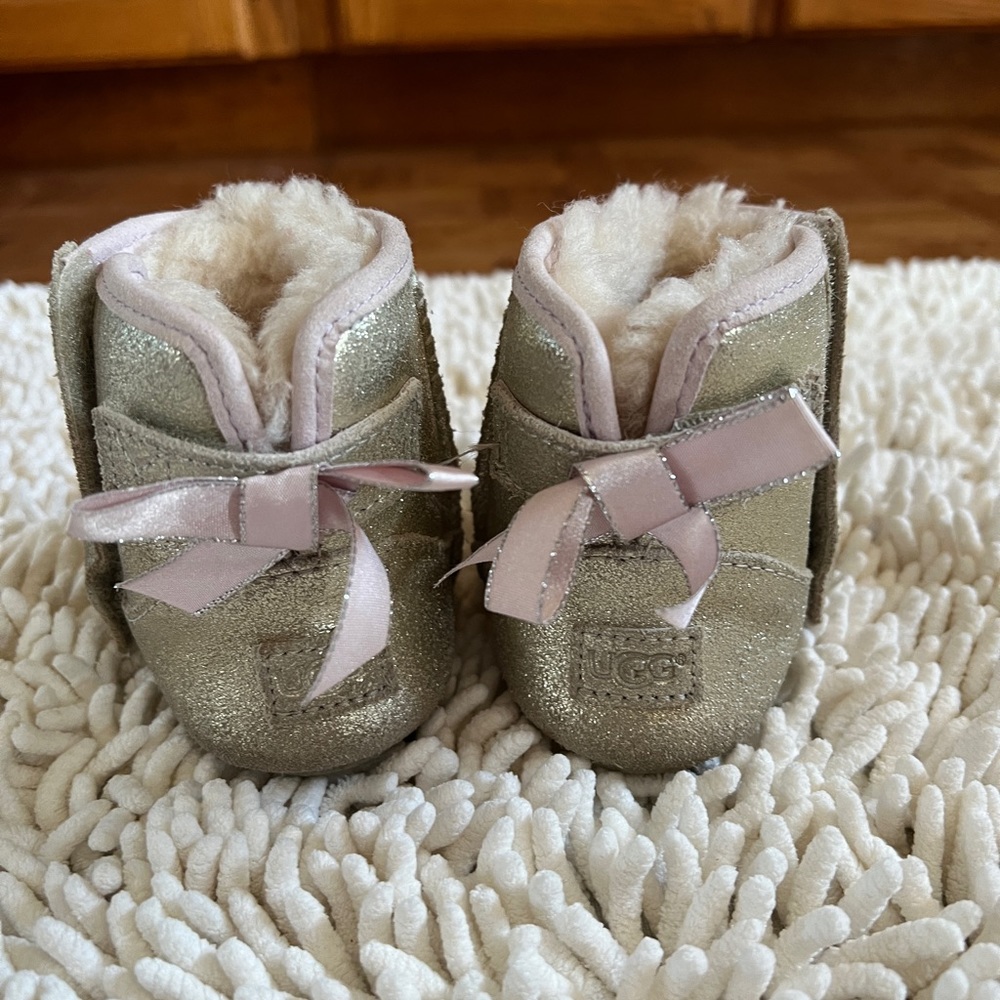 Ugg Jesse Shiimer size 4/5